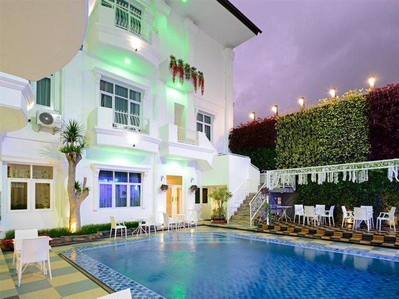 Sahira Butik Pakuan Syariah Hotel Bogor Exterior photo
